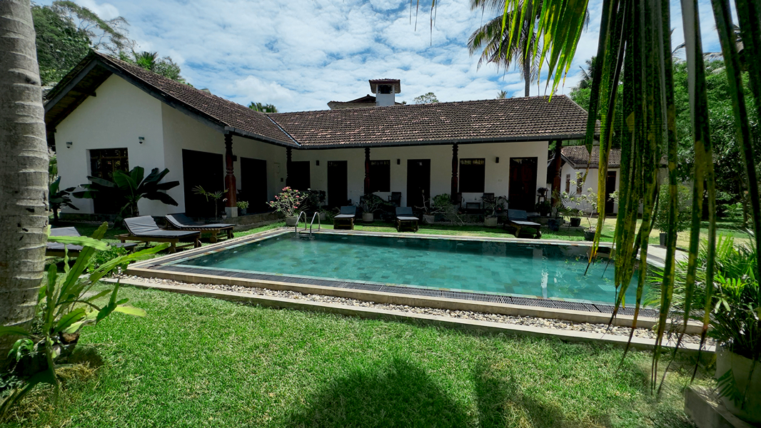 Villa Hiriketiya courtyard – private luxury villa Hiriketiya Beach