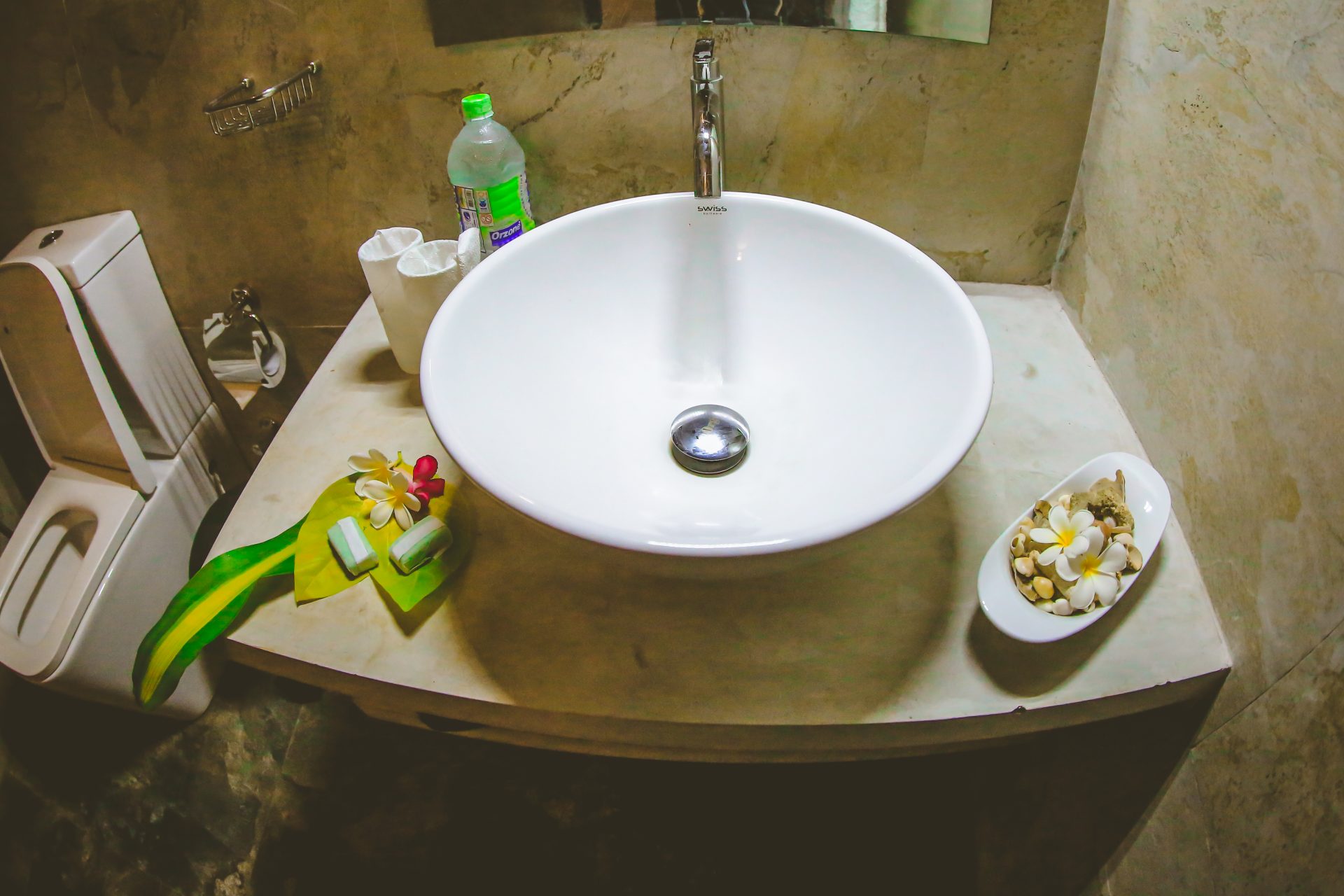 Villa Hiriketiya outdoor terrace and tropical garden, Sri Lanka